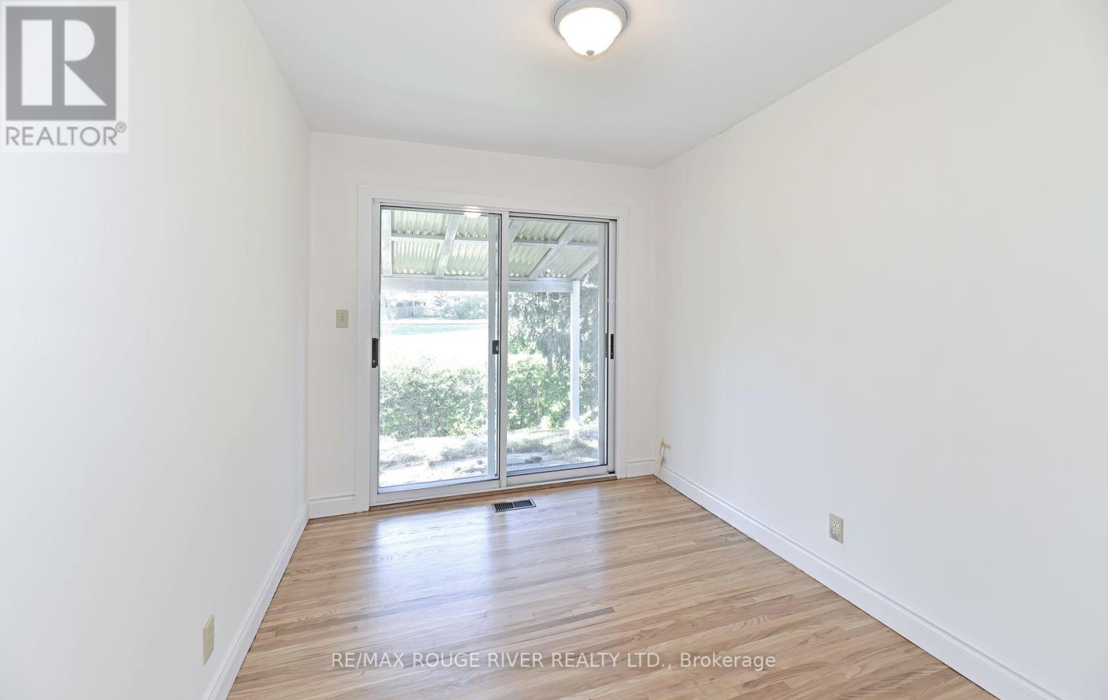 710 Kingfisher Drive, Pickering, Ontario  L1W 1X5 - Photo 11 - E12439489