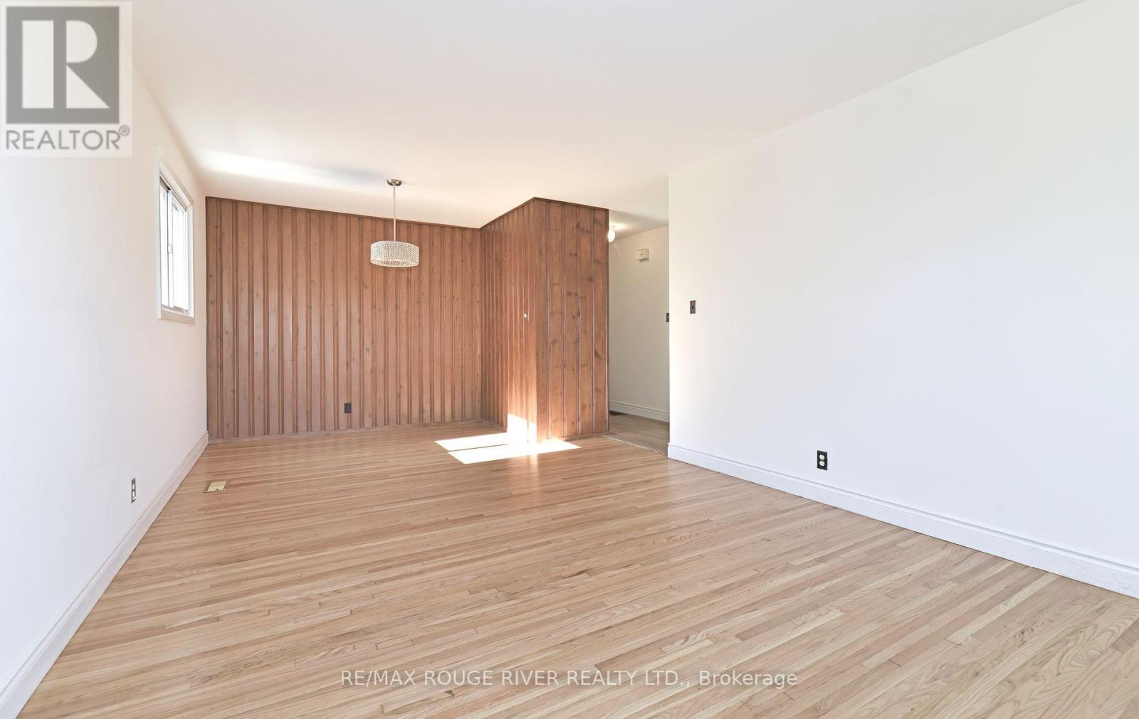 710 Kingfisher Drive, Pickering, Ontario  L1W 1X5 - Photo 3 - E12439489
