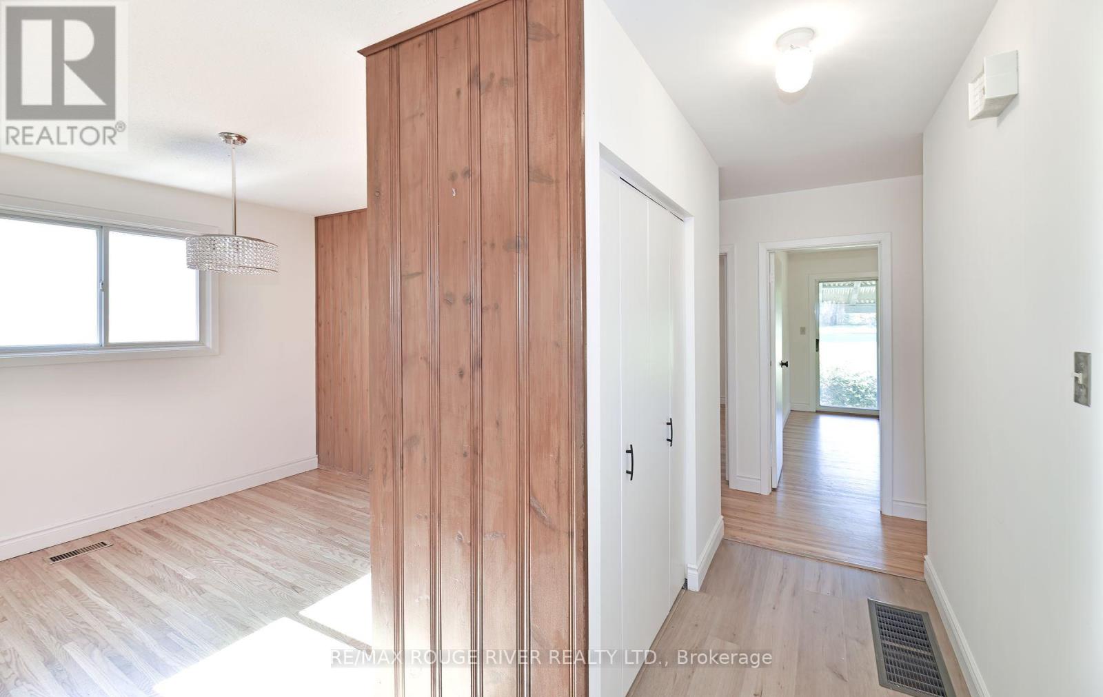 710 Kingfisher Drive, Pickering, Ontario  L1W 1X5 - Photo 4 - E12439489