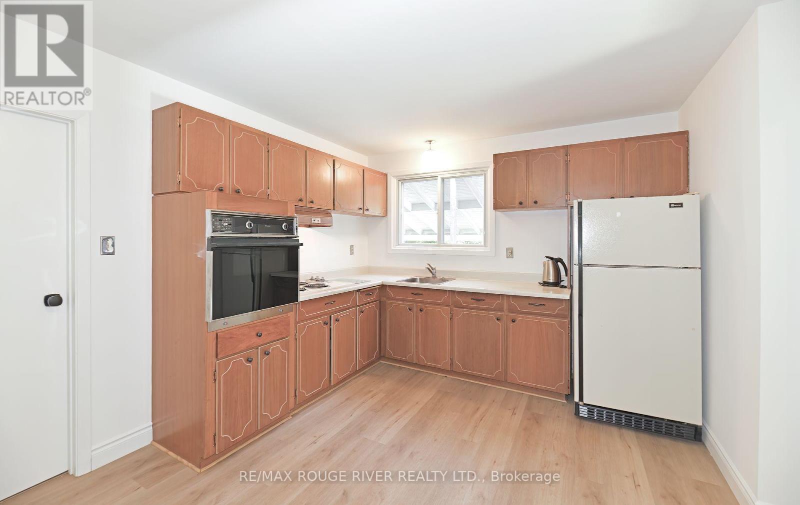 710 Kingfisher Drive, Pickering, Ontario  L1W 1X5 - Photo 5 - E12439489