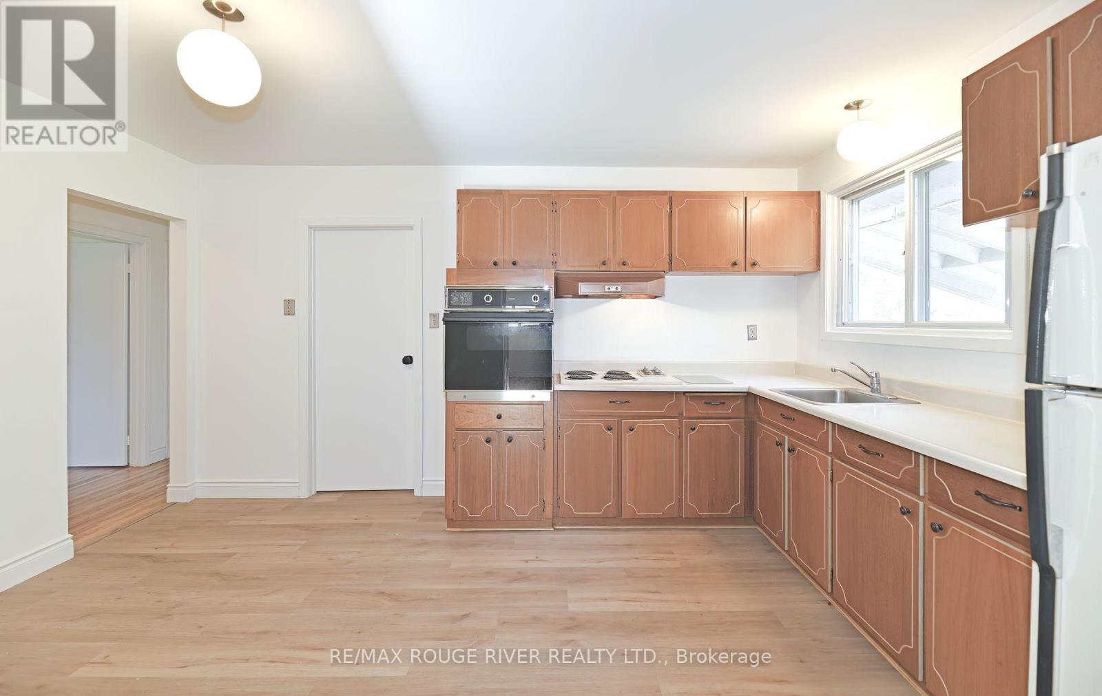 710 Kingfisher Drive, Pickering, Ontario  L1W 1X5 - Photo 6 - E12439489