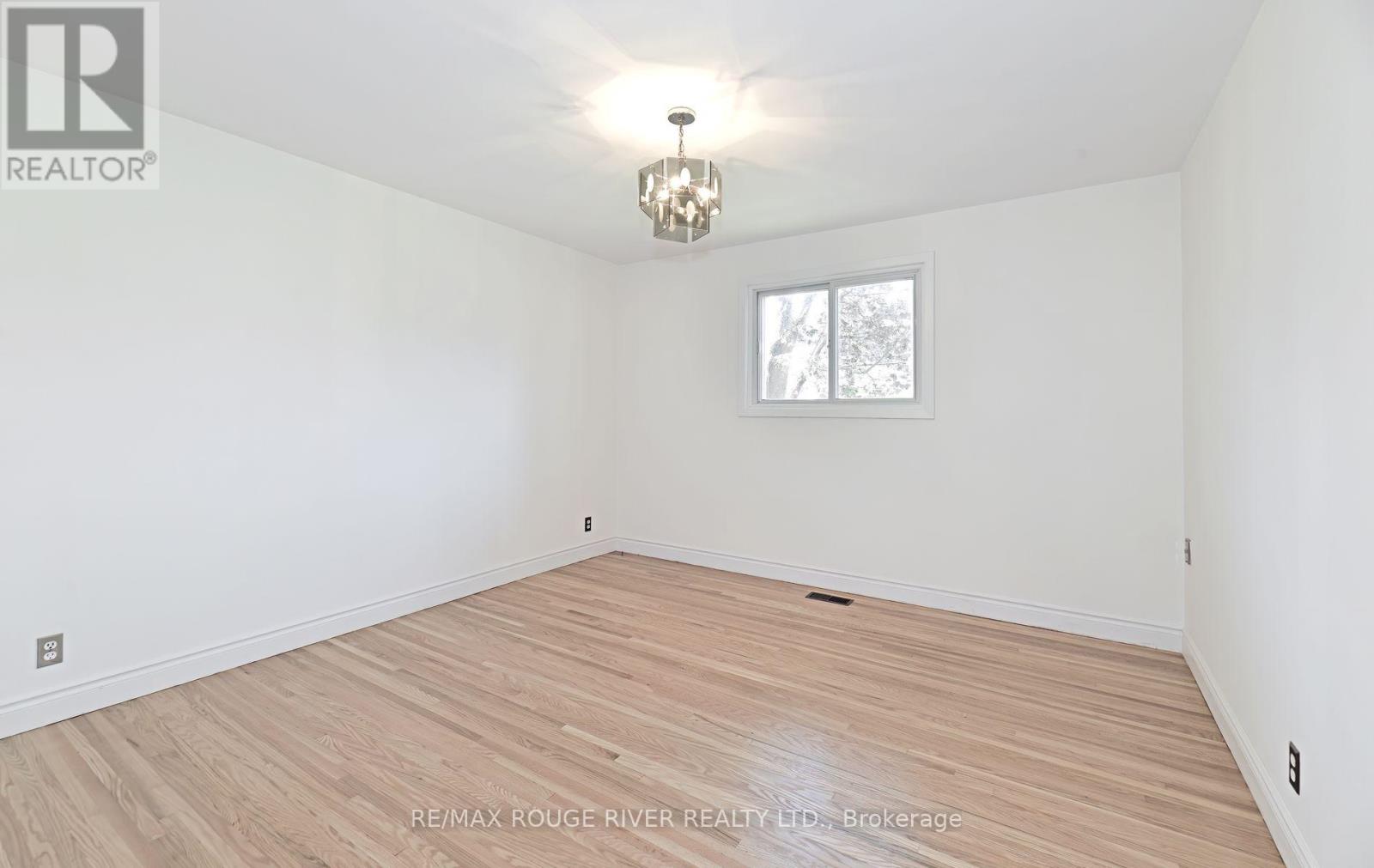710 Kingfisher Drive, Pickering, Ontario  L1W 1X5 - Photo 8 - E12439489