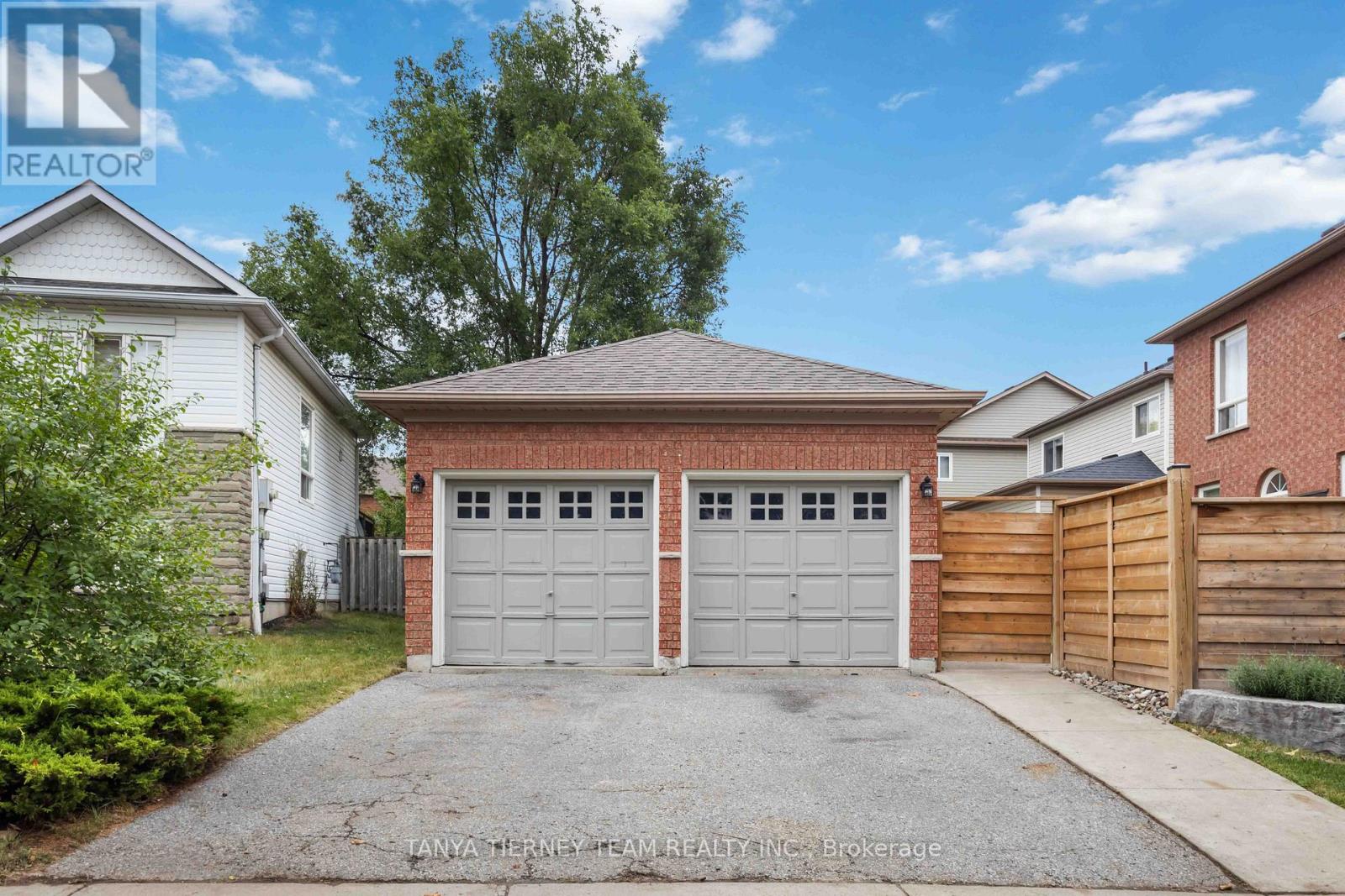 14 Amanda Avenue, Whitby, Ontario  L1M 1K4 - Photo 5 - E12439579