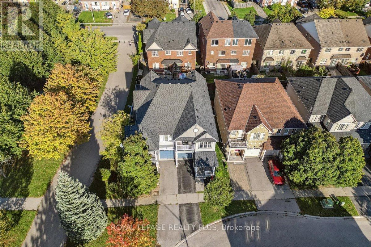 28 Aldonschool Court, Ajax, Ontario  L1S 0C5 - Photo 3 - E12439606