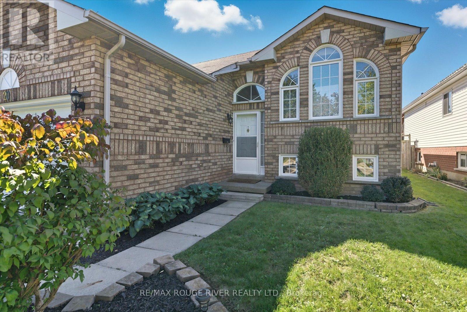 20 Laurelwood Street, Clarington, Ontario  L1C 4Z7 - Photo 2 - E12439770
