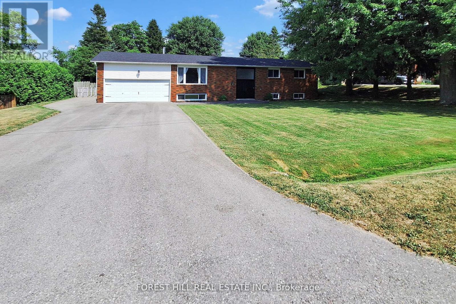 21 Lallien Drive, Bradford West Gwillimbury, Ontario  L0G 1B0 - Photo 2 - N12439491
