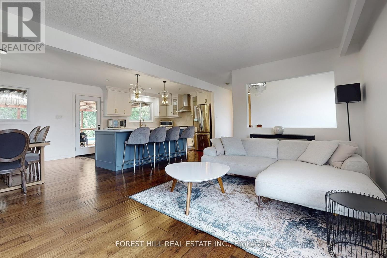21 Lallien Drive, Bradford West Gwillimbury, Ontario  L0G 1B0 - Photo 5 - N12439491