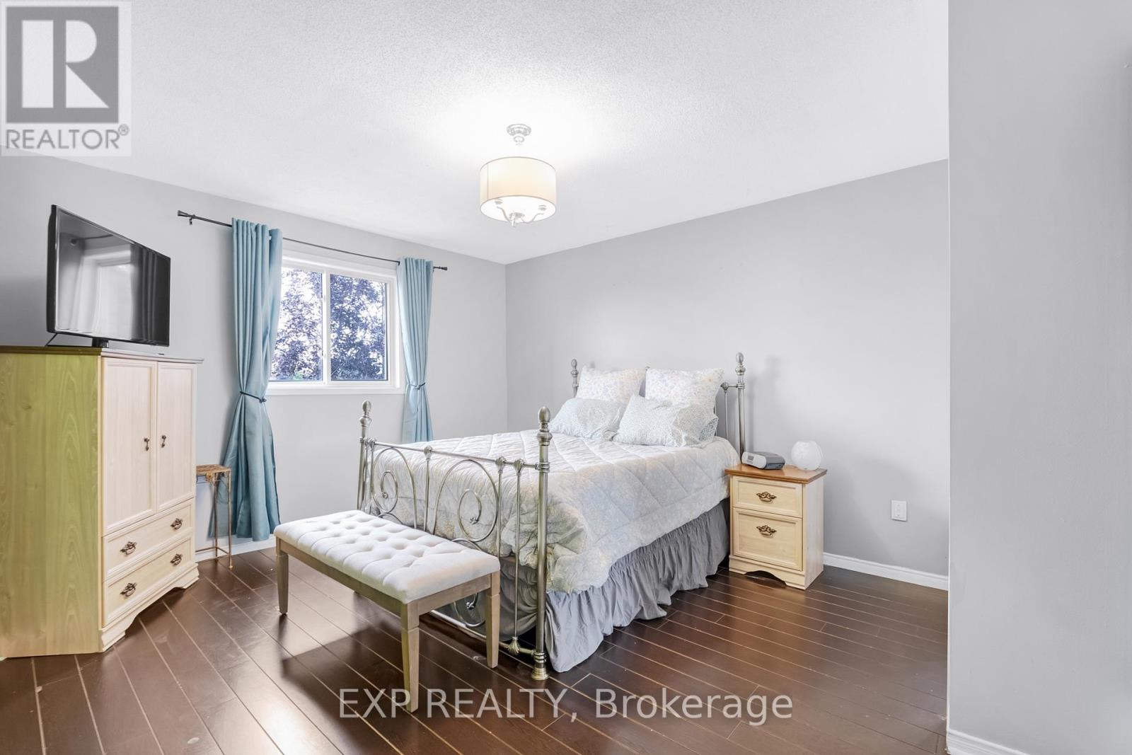 69 Clearmeadow Boulevard, Newmarket, Ontario  L3X 2M6 - Photo 19 - N12439493