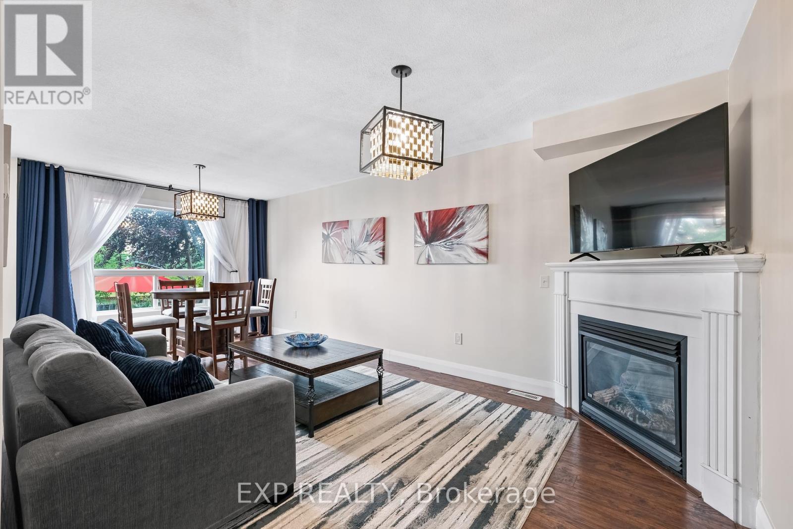 69 Clearmeadow Boulevard, Newmarket, Ontario  L3X 2M6 - Photo 5 - N12439493