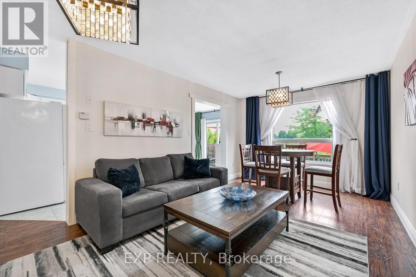 69 Clearmeadow Boulevard, Newmarket, Ontario  L3X 2M6 - Photo 7 - N12439493