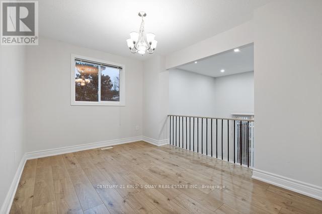37 New Port Way, Markham, Ontario  L3T 5G3 - Photo 13 - N12439558