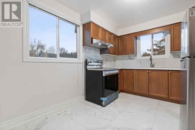 37 New Port Way, Markham, Ontario  L3T 5G3 - Photo 15 - N12439558