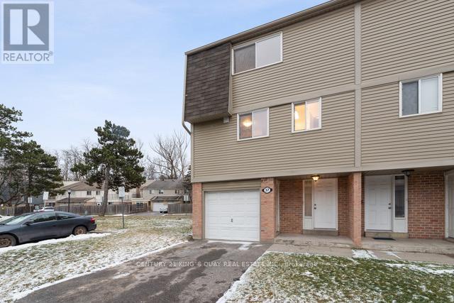 37 New Port Way, Markham, Ontario  L3T 5G3 - Photo 3 - N12439558