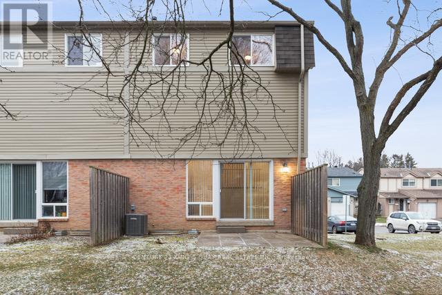 37 New Port Way, Markham, Ontario  L3T 5G3 - Photo 4 - N12439558