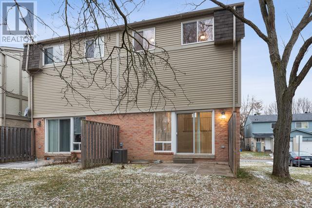 37 New Port Way, Markham, Ontario  L3T 5G3 - Photo 5 - N12439558