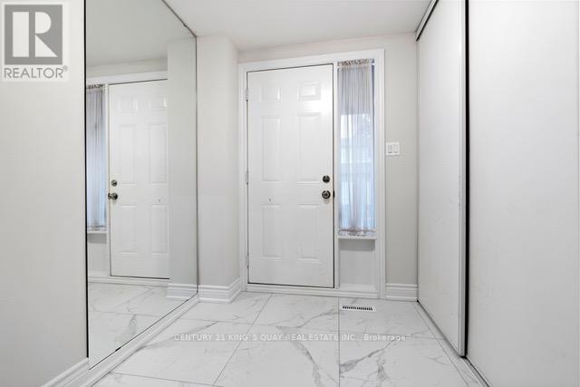 37 New Port Way, Markham, Ontario  L3T 5G3 - Photo 7 - N12439558