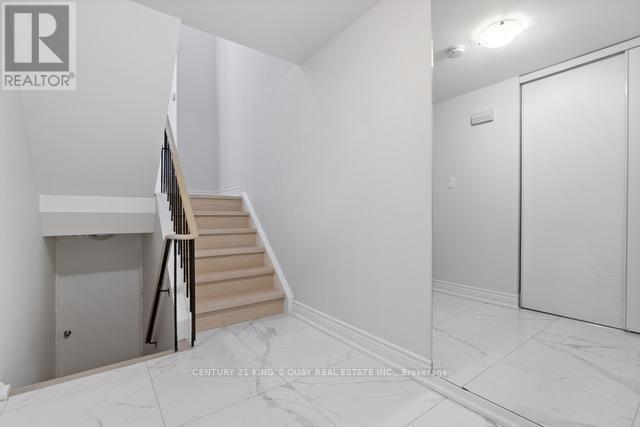 37 New Port Way, Markham, Ontario  L3T 5G3 - Photo 8 - N12439558