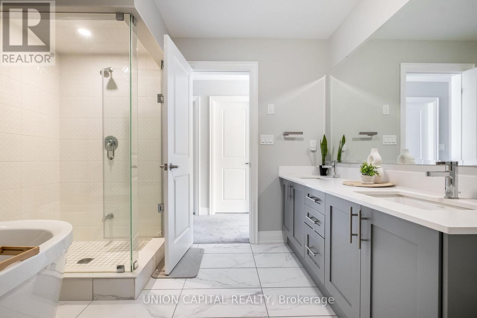 307 Silk Twist Drive, East Gwillimbury, Ontario  L9N 0V4 - Photo 17 - N12439658