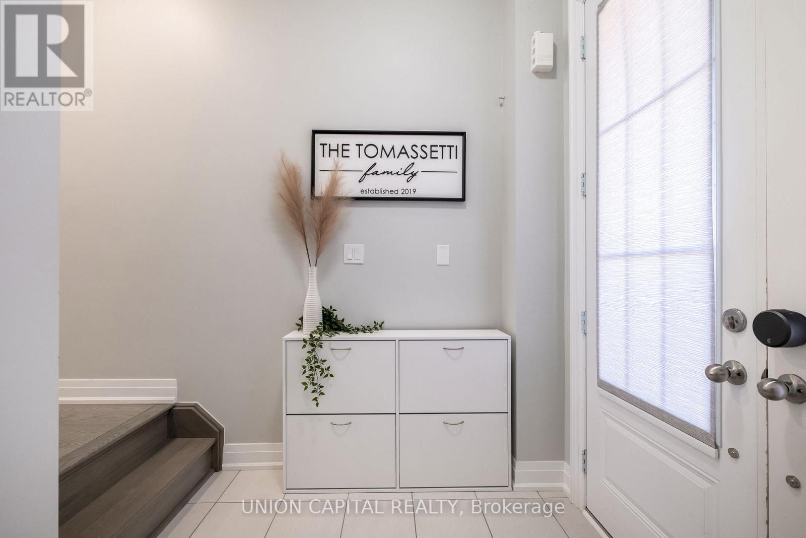 307 Silk Twist Drive, East Gwillimbury, Ontario  L9N 0V4 - Photo 3 - N12439658