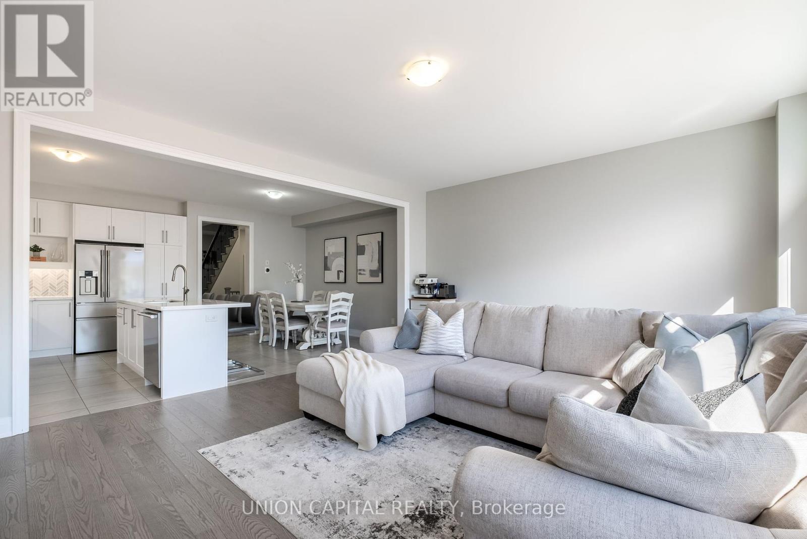 307 Silk Twist Drive, East Gwillimbury, Ontario  L9N 0V4 - Photo 8 - N12439658