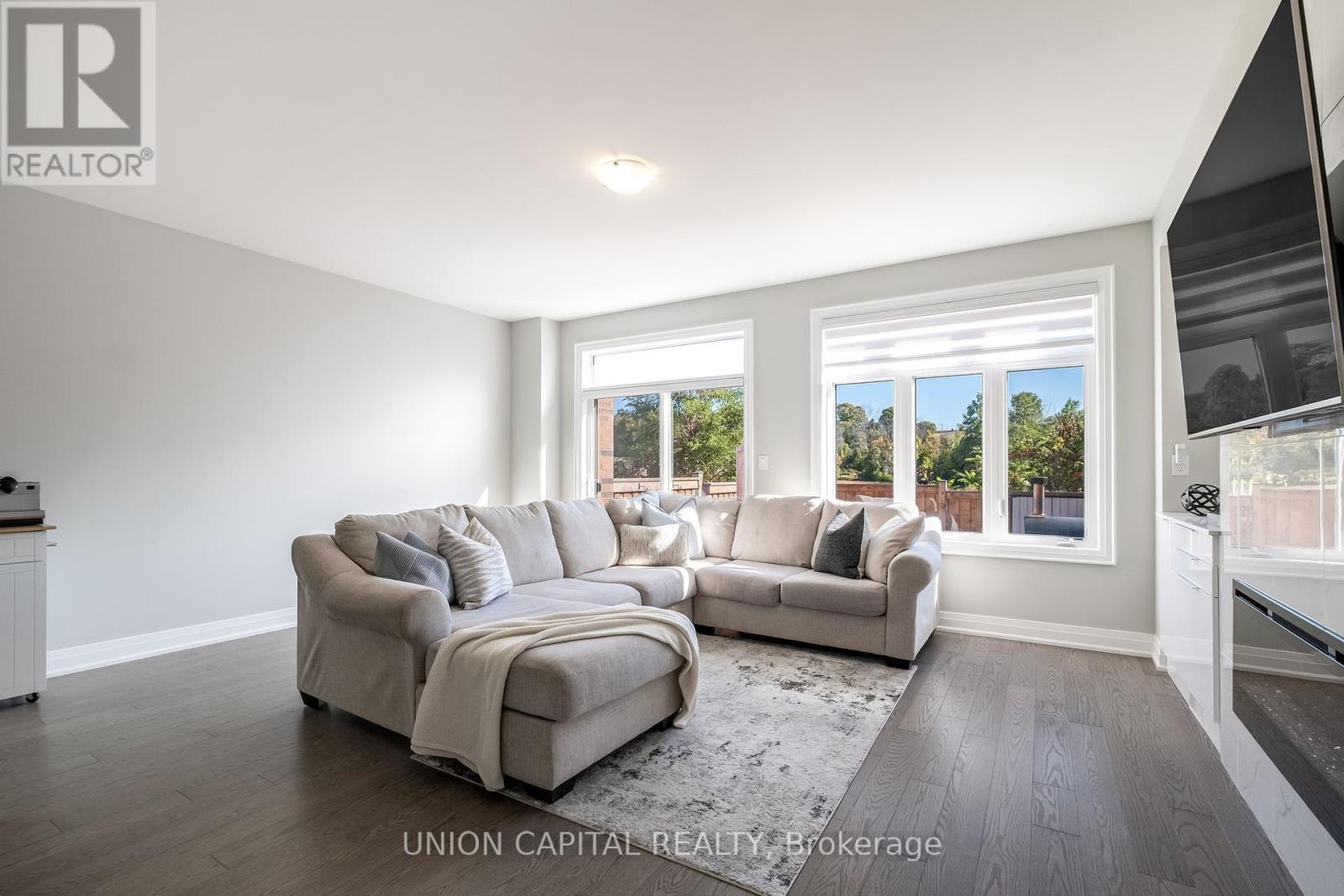 307 Silk Twist Drive, East Gwillimbury, Ontario  L9N 0V4 - Photo 9 - N12439658