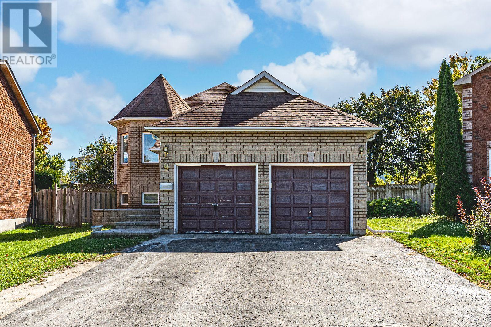 Upper - 9 Kestrel Court, Barrie, Ontario  L4M 6P6 - Photo 1 - S12439463