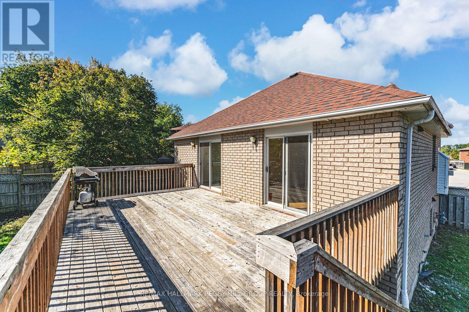 Upper - 9 Kestrel Court, Barrie, Ontario  L4M 6P6 - Photo 11 - S12439463