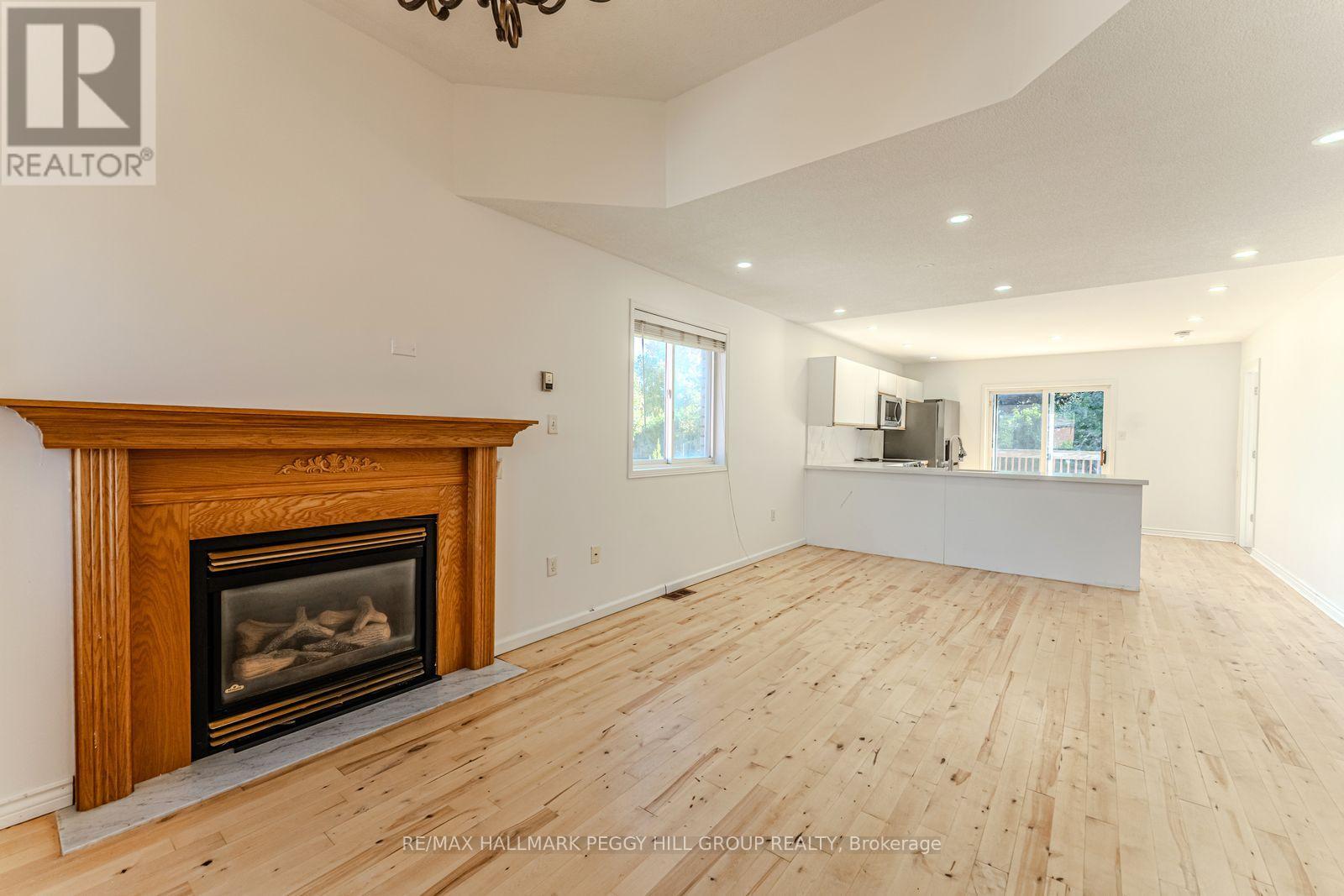 Upper - 9 Kestrel Court, Barrie, Ontario  L4M 6P6 - Photo 2 - S12439463