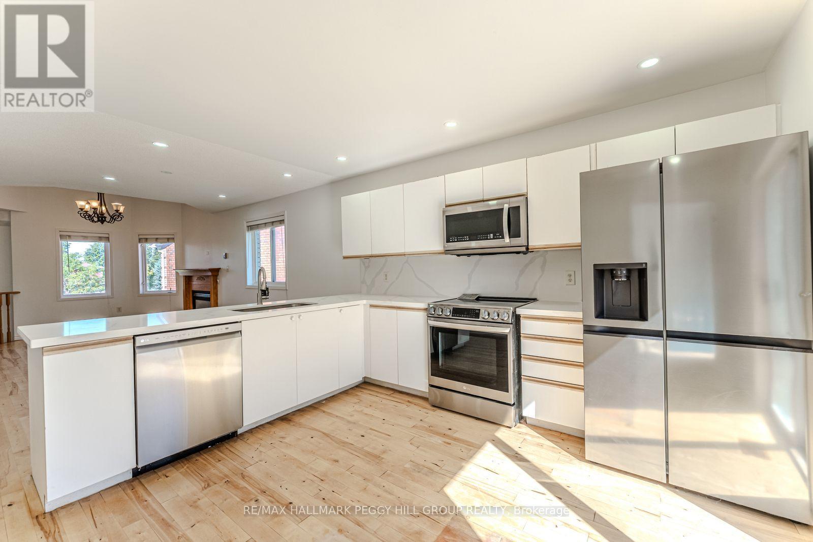 Upper - 9 Kestrel Court, Barrie, Ontario  L4M 6P6 - Photo 4 - S12439463