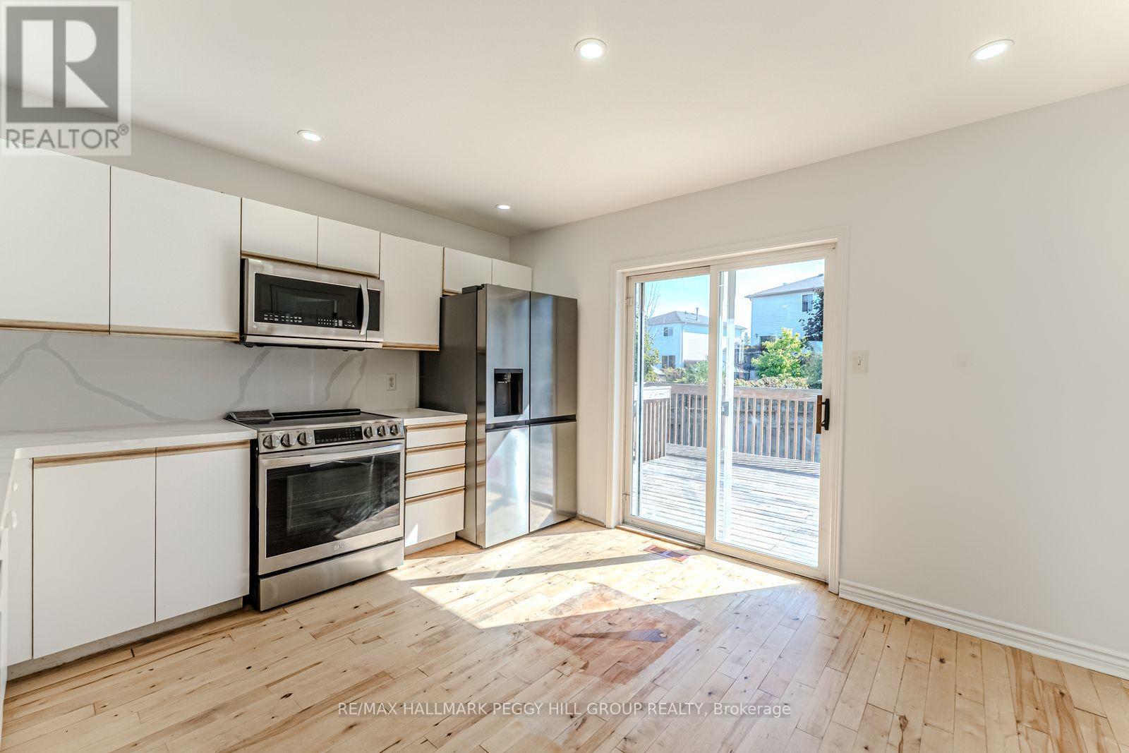 Upper - 9 Kestrel Court, Barrie, Ontario  L4M 6P6 - Photo 5 - S12439463
