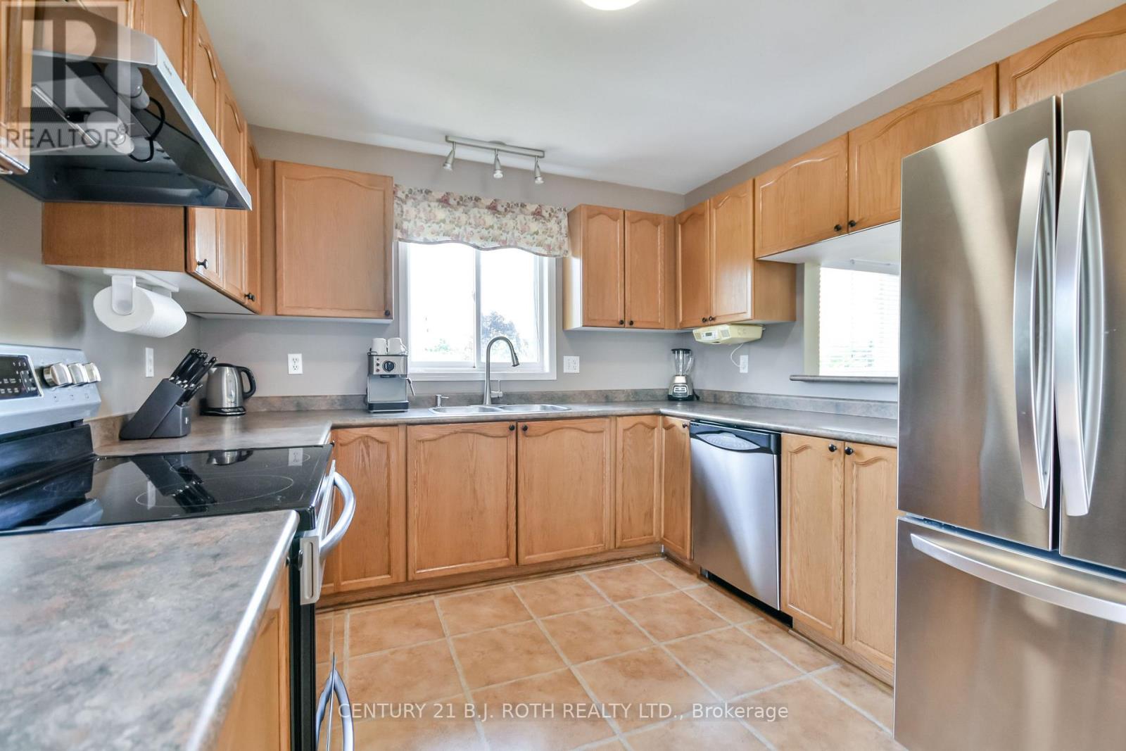 127 Golden Meadow Road, Barrie, Ontario  L4N 8K2 - Photo 8 - S12439594