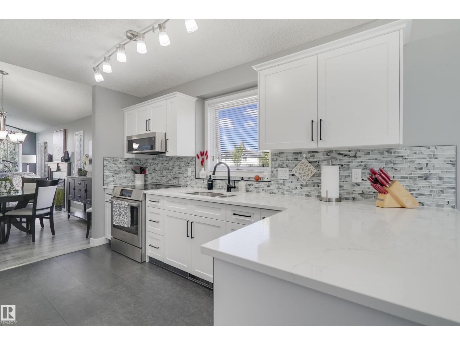 1038 Carter Crest Rd Nw, Edmonton, Alberta  T6R 2K2 - Photo 3 - E4460382