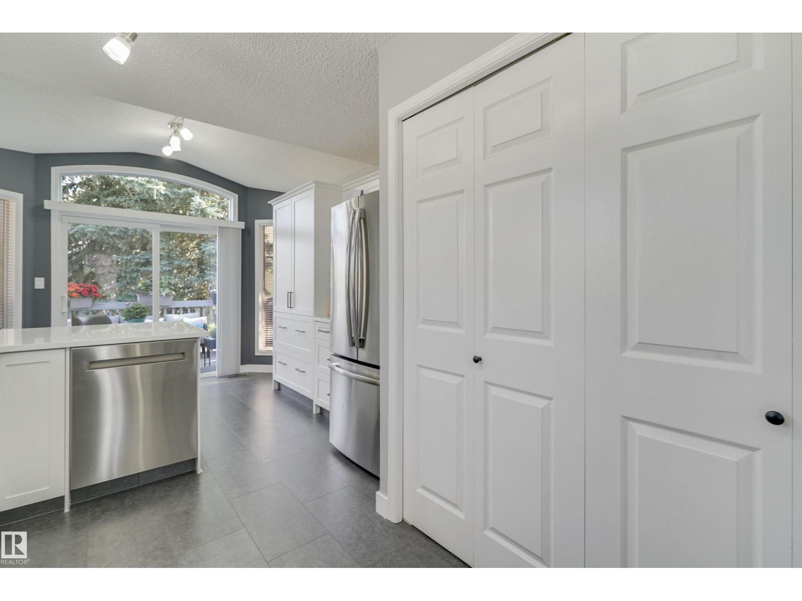 1038 Carter Crest Rd Nw, Edmonton, Alberta  T6R 2K2 - Photo 4 - E4460382