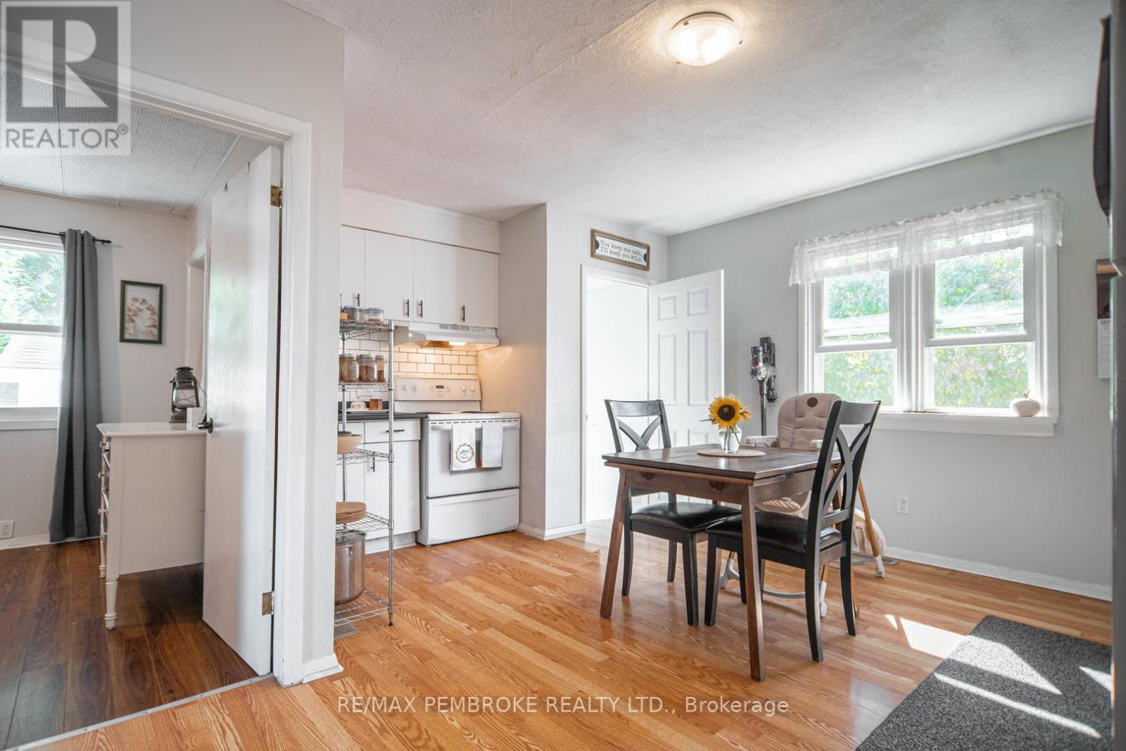 587 Moffat Street, Pembroke, Ontario  K8A 3Y2 - Photo 12 - X12439743