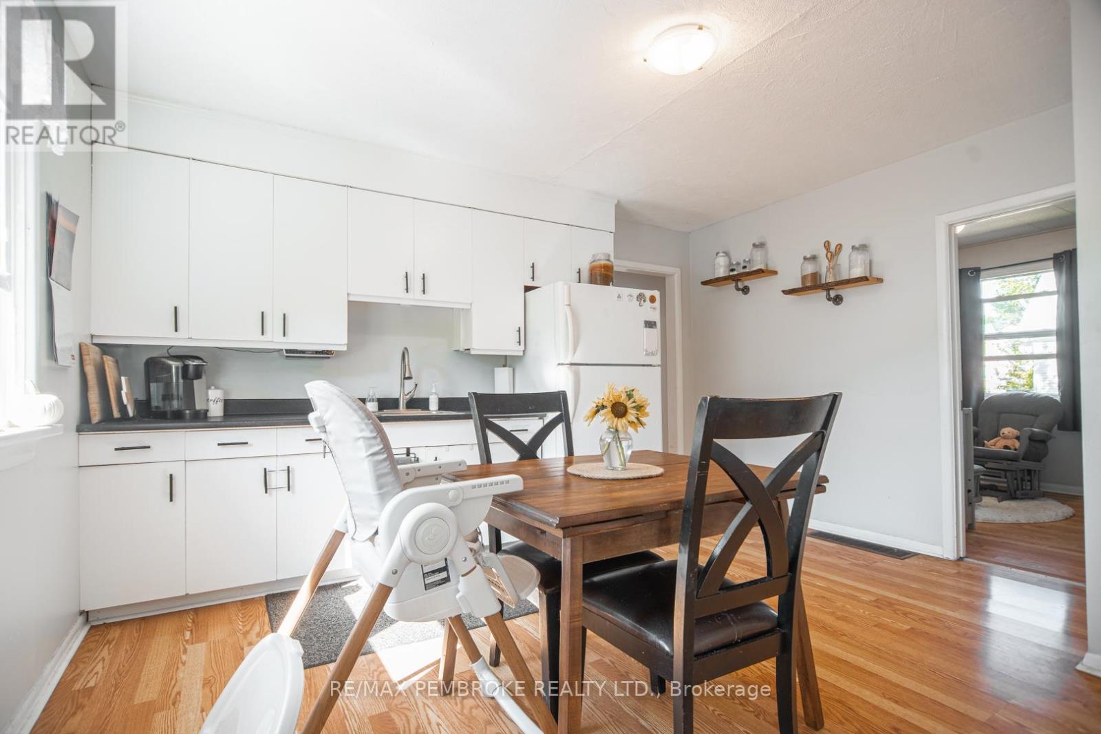587 Moffat Street, Pembroke, Ontario  K8A 3Y2 - Photo 14 - X12439743