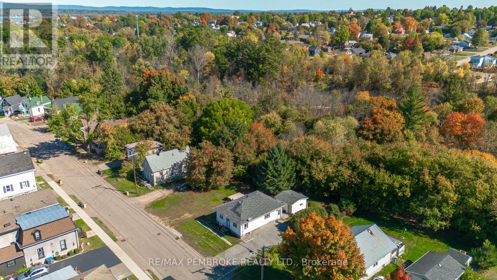 587 Moffat Street, Pembroke, Ontario  K8A 3Y2 - Photo 29 - X12439743