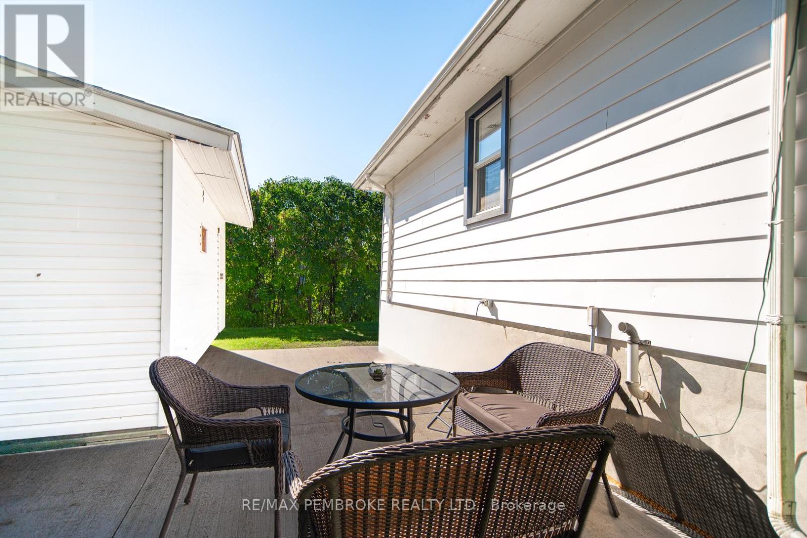 587 Moffat Street, Pembroke, Ontario  K8A 3Y2 - Photo 31 - X12439743