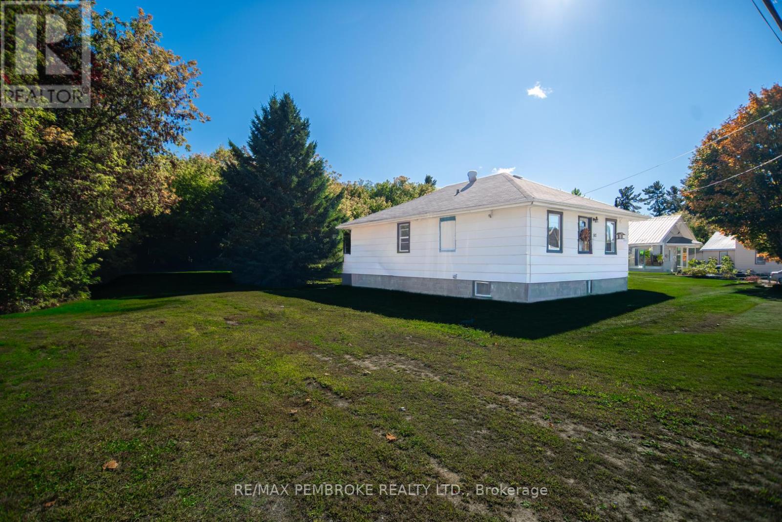 587 Moffat Street, Pembroke, Ontario  K8A 3Y2 - Photo 34 - X12439743