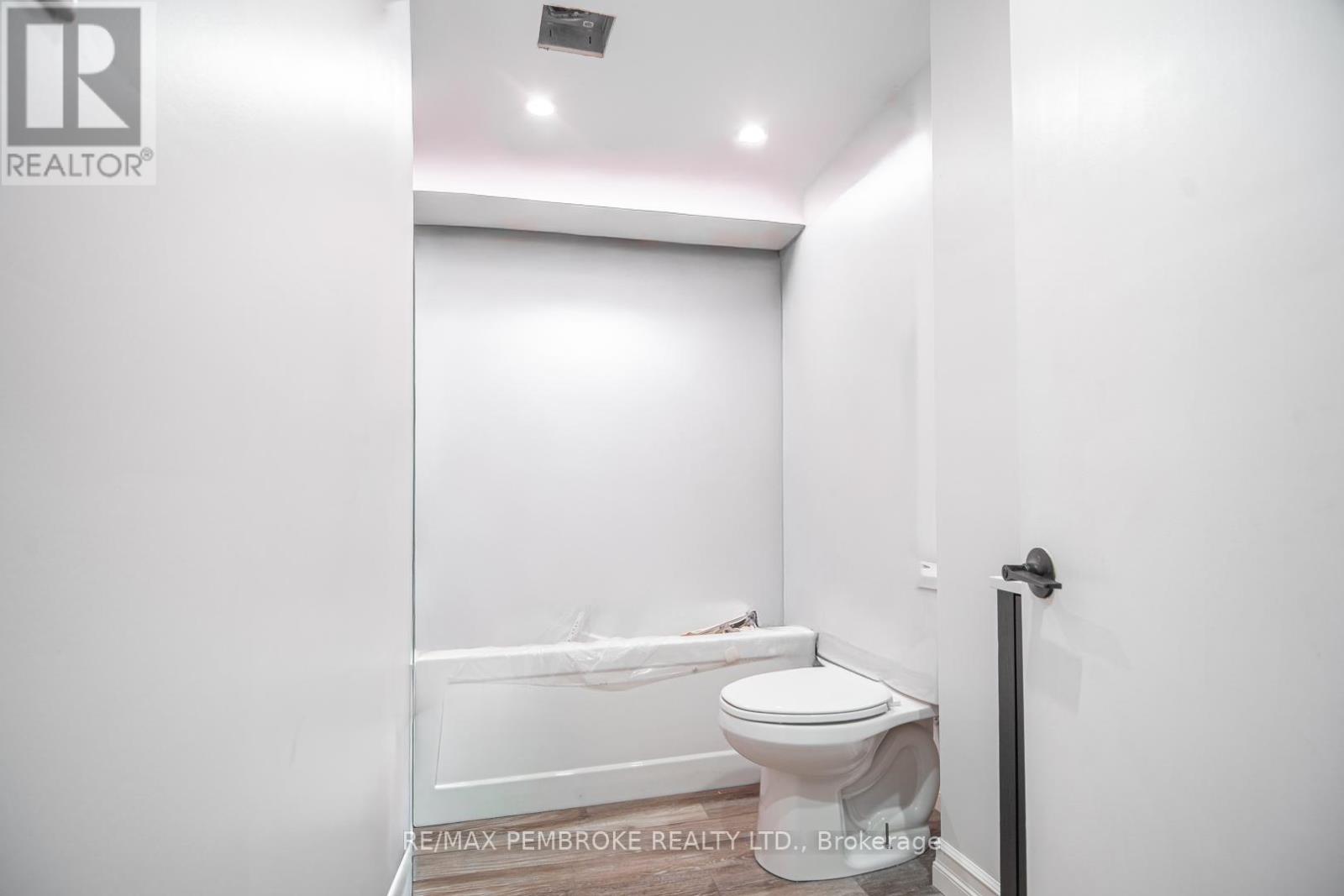 587 Moffat Street, Pembroke, Ontario  K8A 3Y2 - Photo 6 - X12439743