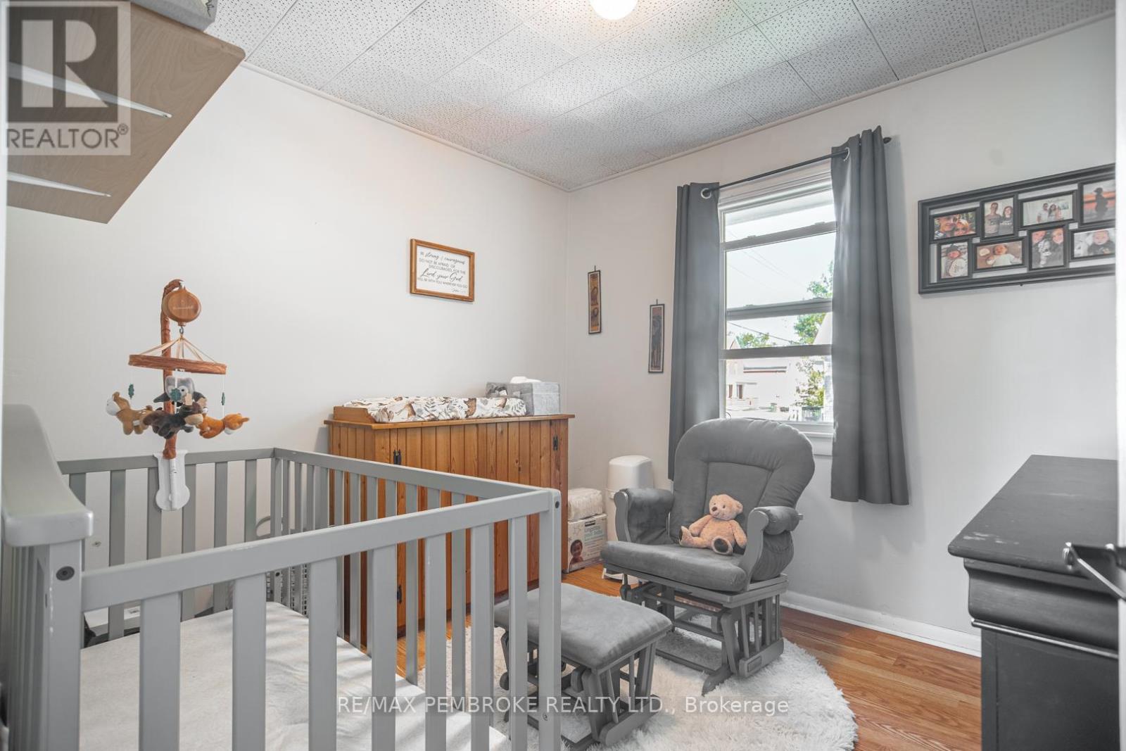 587 Moffat Street, Pembroke, Ontario  K8A 3Y2 - Photo 8 - X12439743