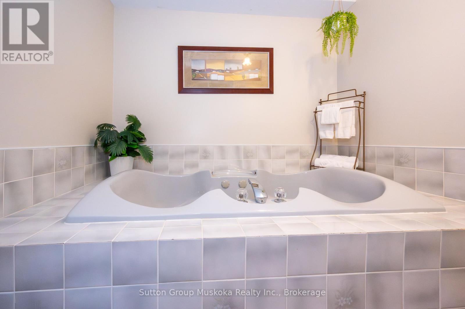 7 Glenwood Drive, Huntsville, Ontario  P1H 1B8 - Photo 29 - X12439363