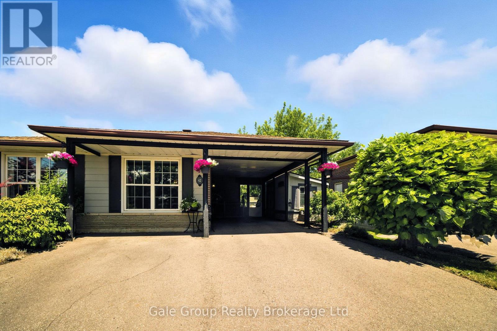 42 Moultrey Crescent, Halton Hills, Ontario  L7G 4N5 - Photo 2 - W12439763