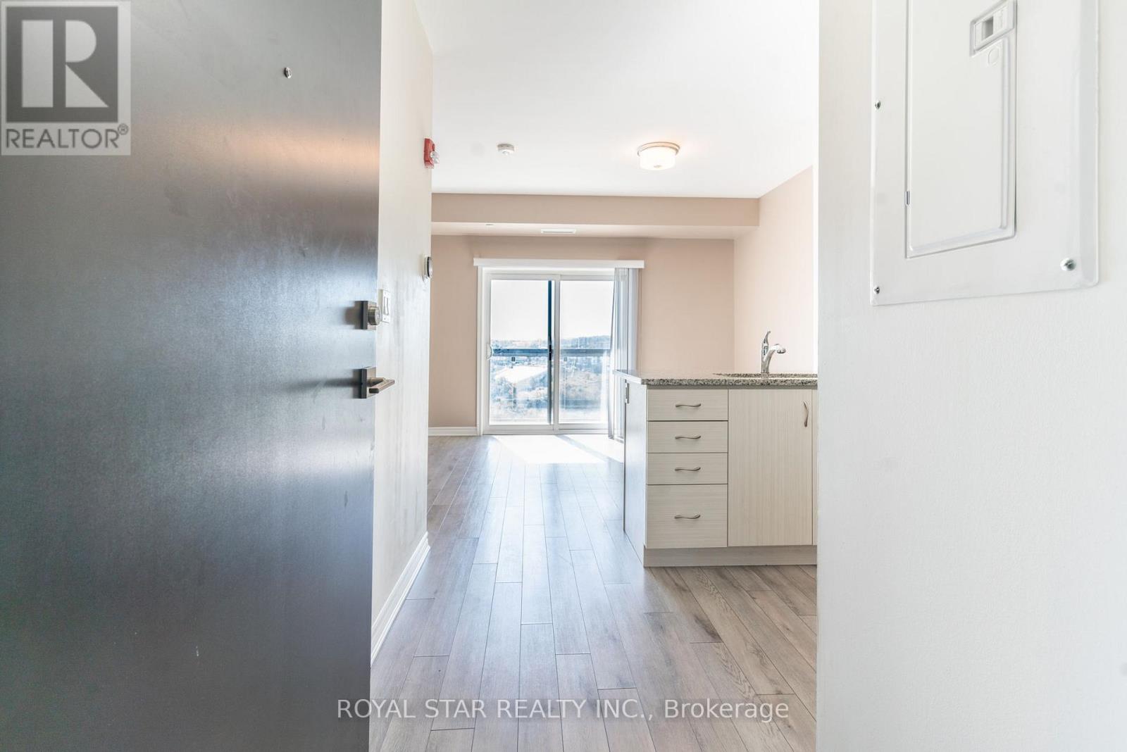 601 - 200 Lagerfeld Drive, Brampton, Ontario  L7A 5G5 - Photo 5 - W12373536