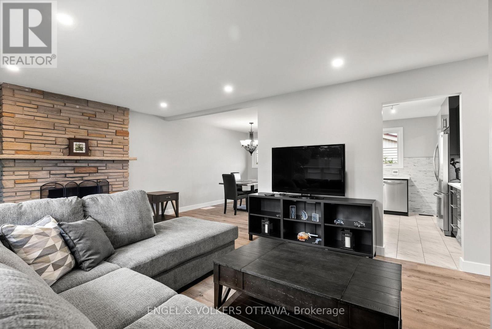20 Gary Avenue, Ottawa, Ontario  K2G 3L3 - Photo 6 - X12437124