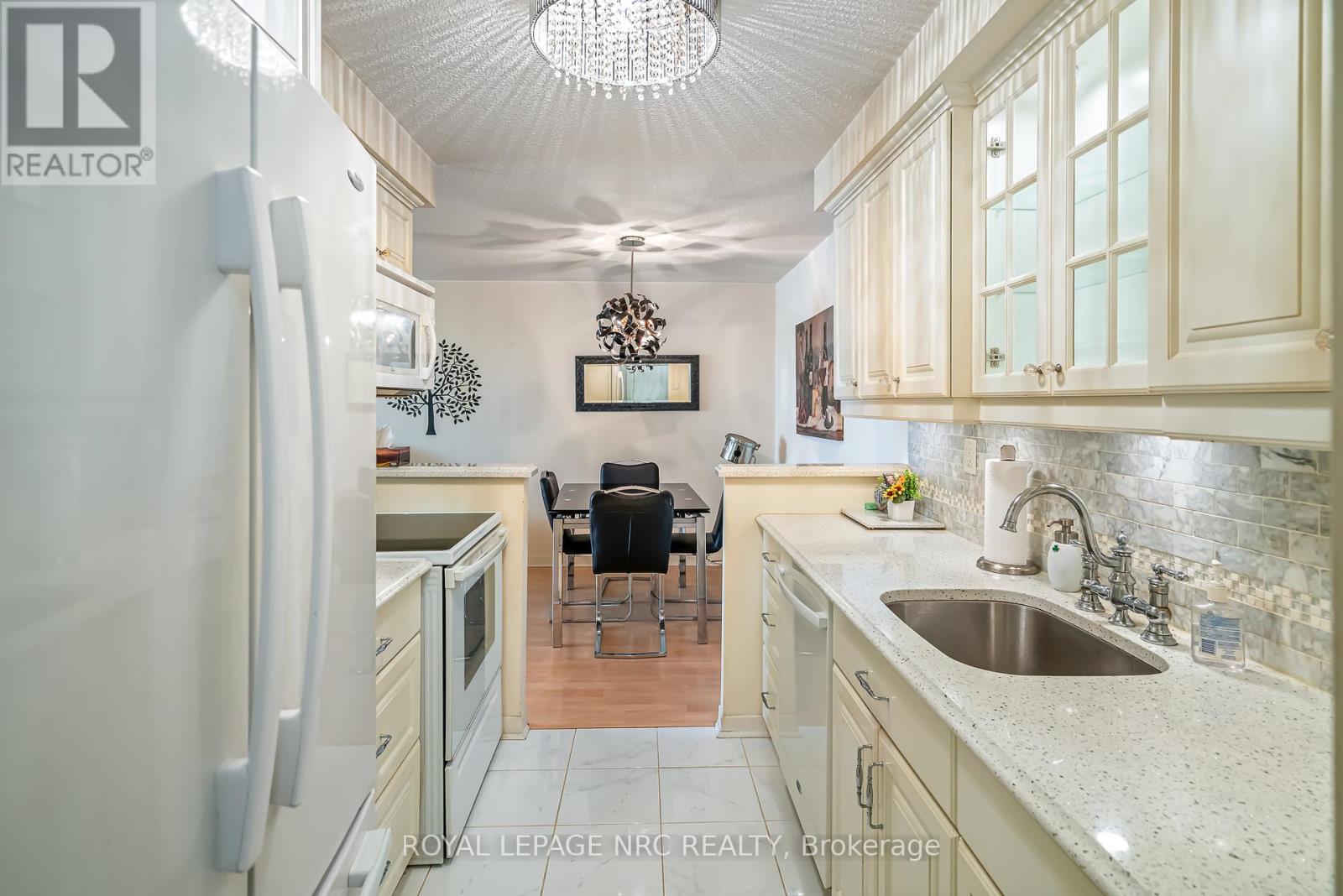 201 - 276 Oakdale Avenue, St. Catharines, Ontario  L2P 3S5 - Photo 11 - X12437853