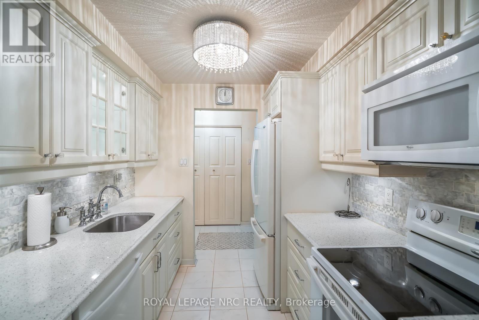 201 - 276 Oakdale Avenue, St. Catharines, Ontario  L2P 3S5 - Photo 12 - X12437853