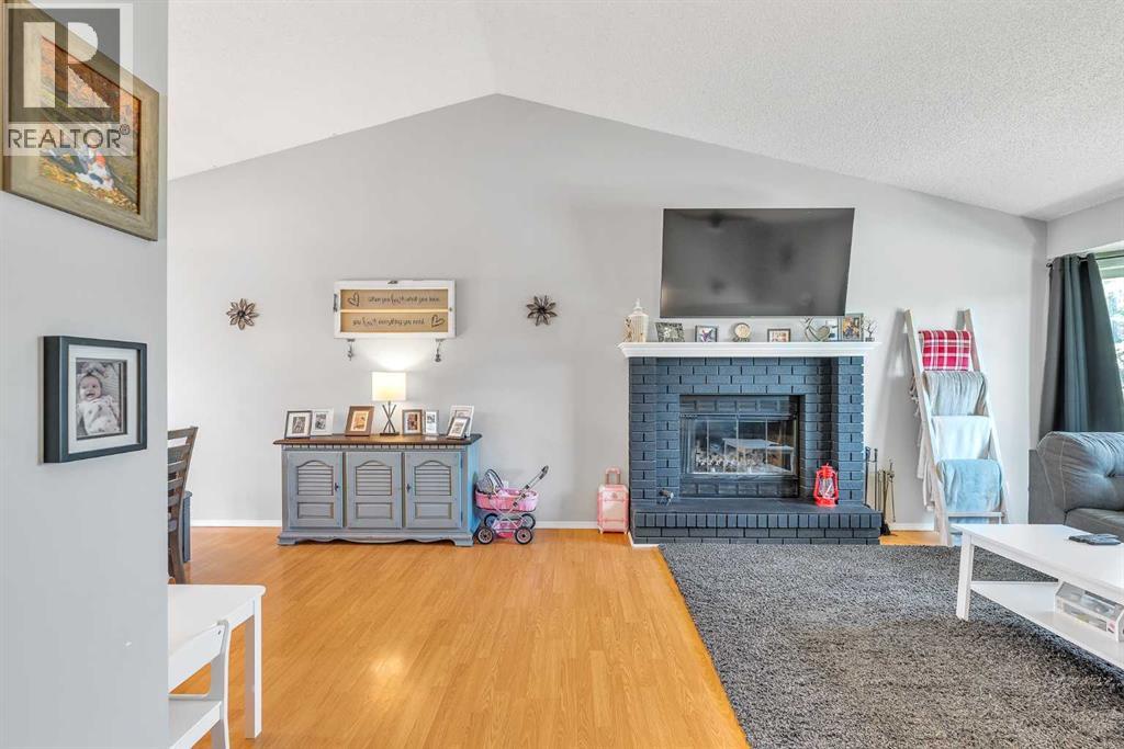 20 Westland Gate, Okotoks, Alberta  T1S 1N1 - Photo 3 - A2244976