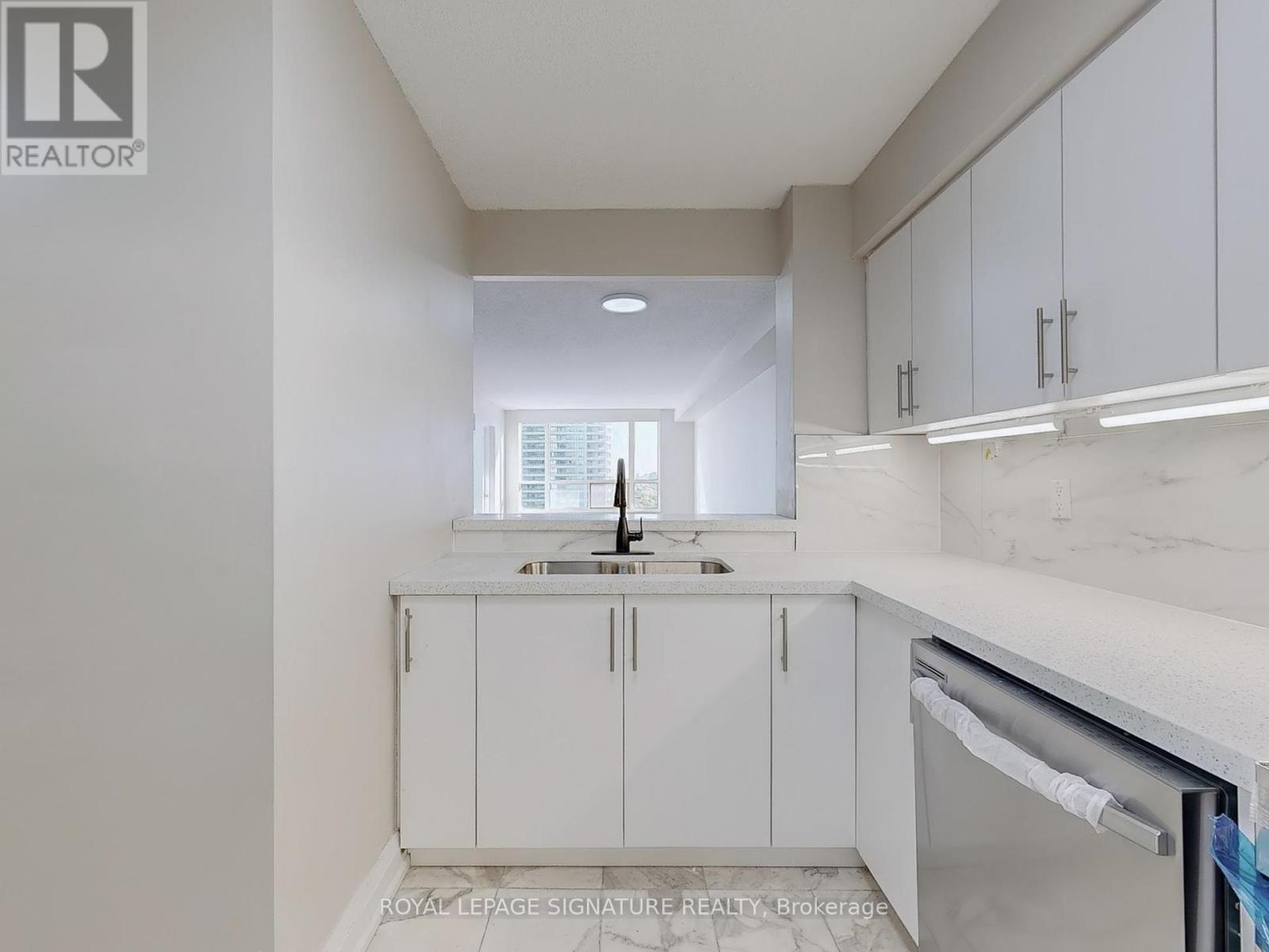 1505 - 100 Upper Madison Avenue, Toronto, Ontario  M2N 6M4 - Photo 11 - C12434184