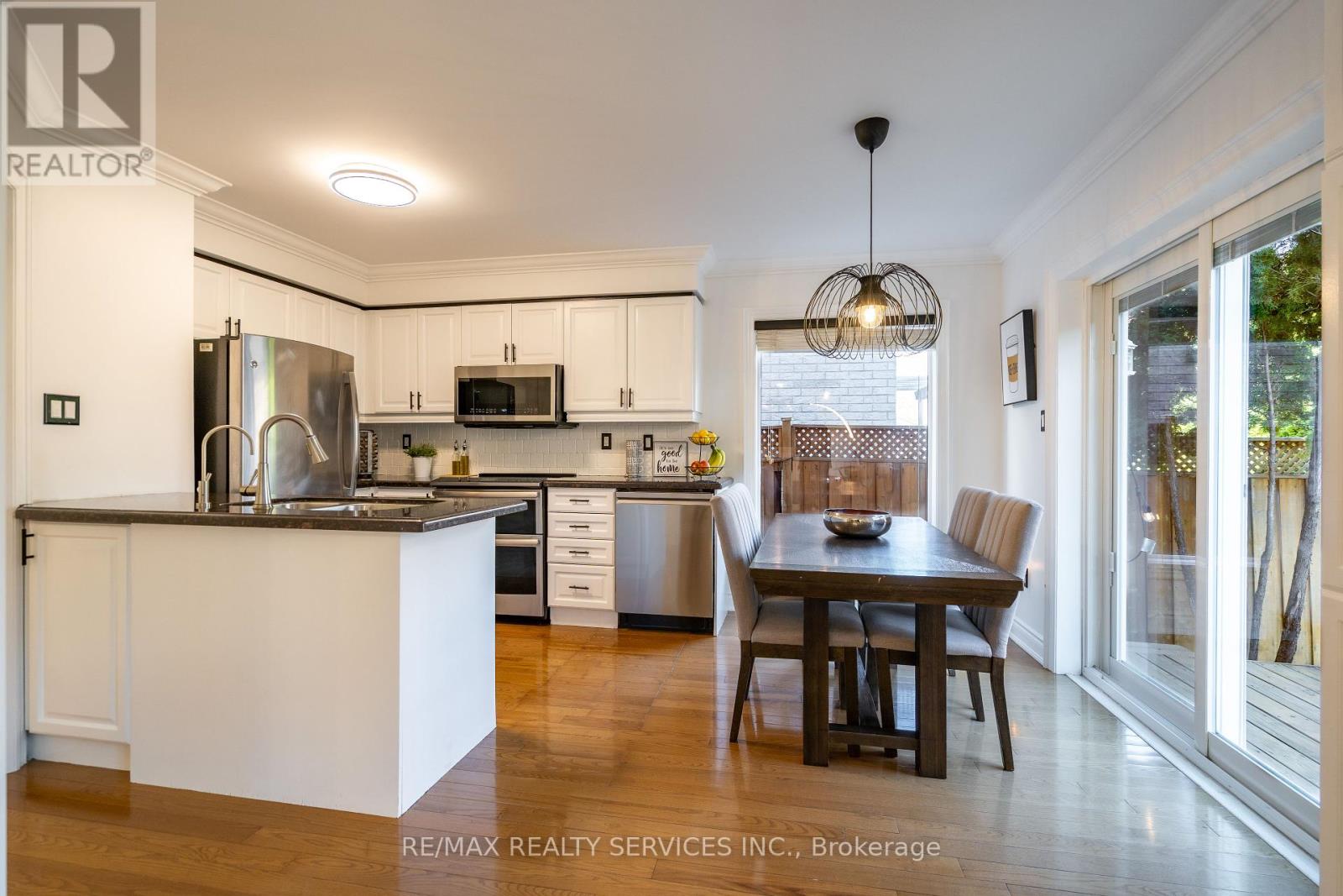 3748 Pearlstone Drive, Mississauga, Ontario  L5M 7H1 - Photo 11 - W12439475