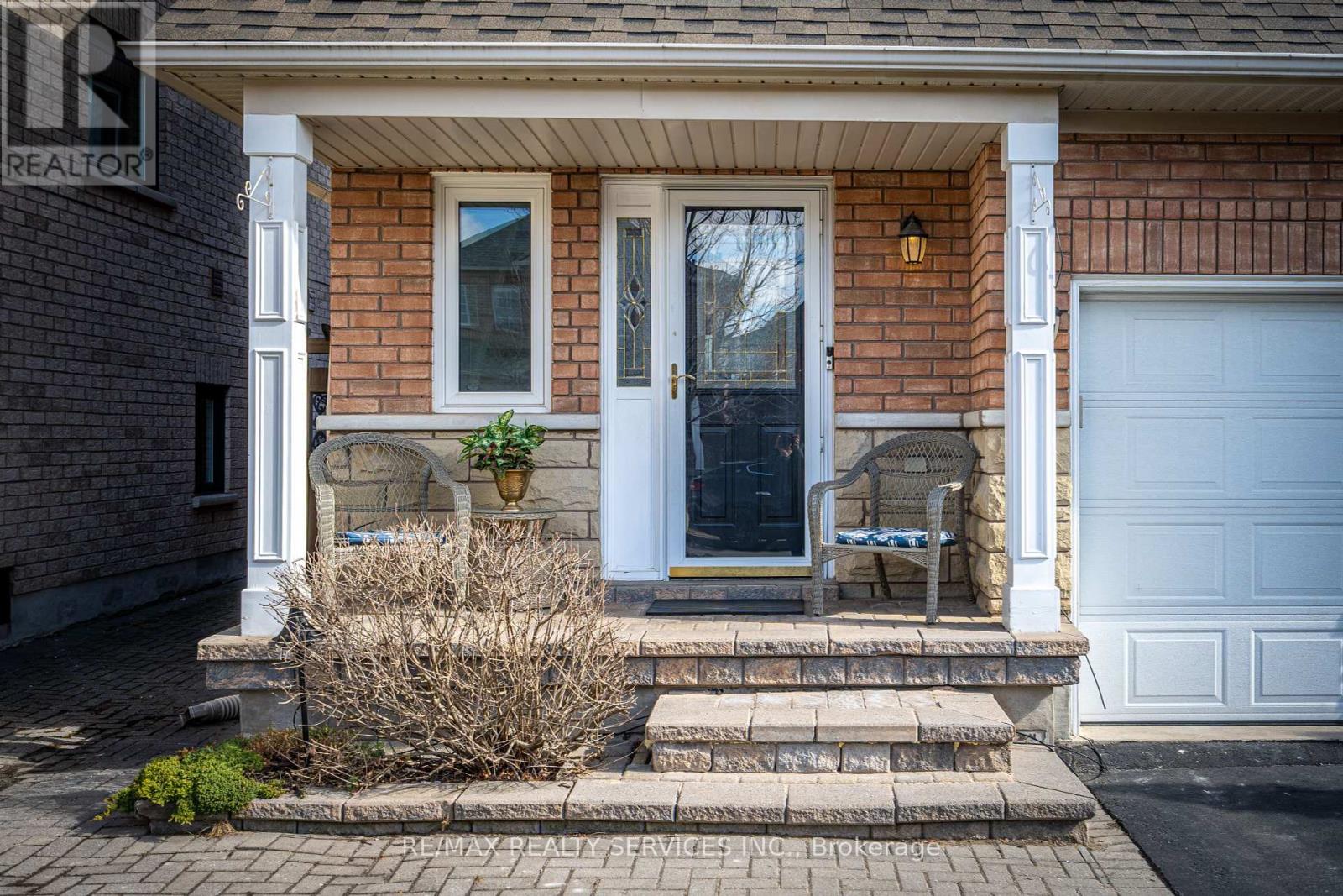 3748 Pearlstone Drive, Mississauga, Ontario  L5M 7H1 - Photo 5 - W12439475